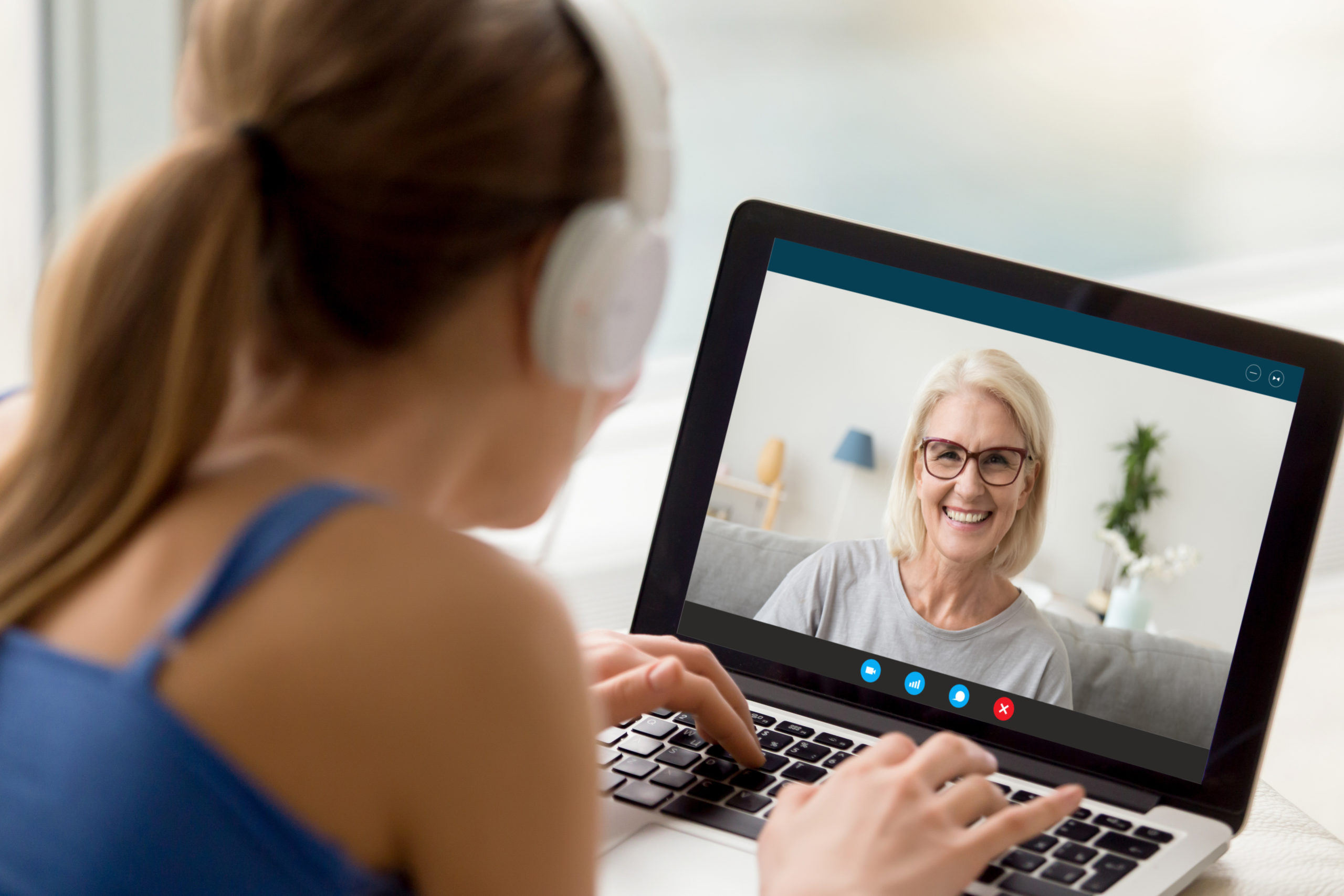 4 Ways to Simplify Video Calls with Older Loved Ones